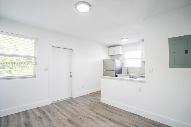 Photo - 1950 NW 2nd Ct Unidad 7