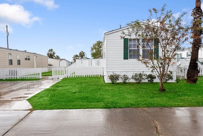 Building Photo - 5050 St Kitts Calle