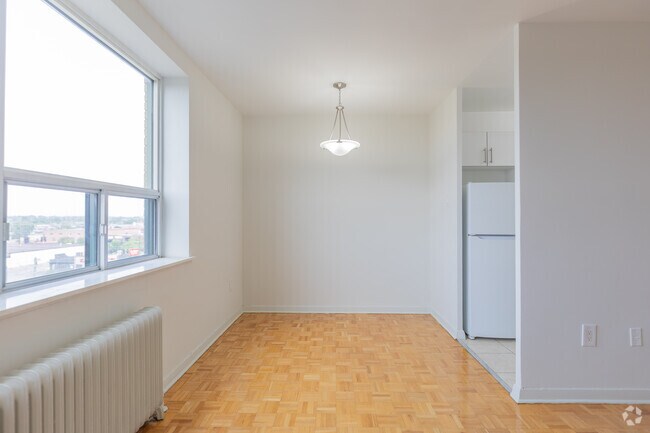 2 chambres, 1 salle de bain - 888 pi2 - Salle à manger - Benville Court Apartments