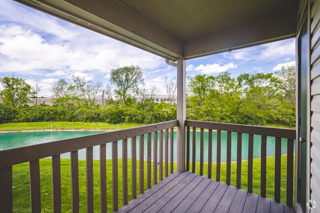 2BR, 1BA - 846SF - Balcony