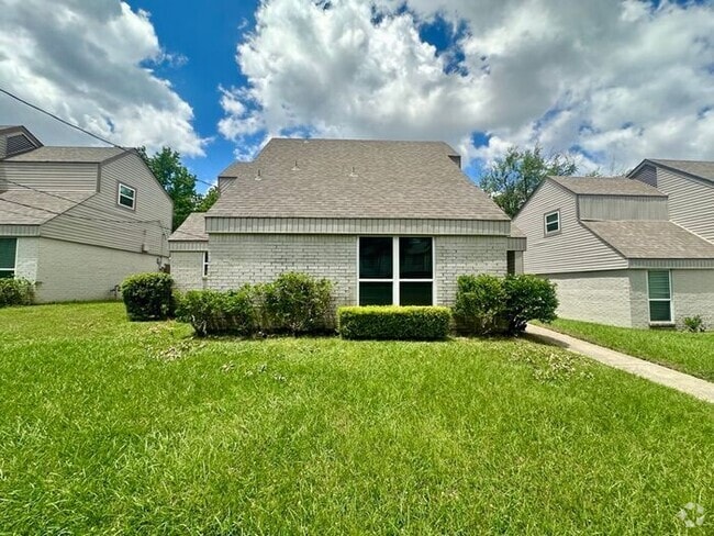 Building Photo - 3 Bedroom, 2 Bathroom Home in Tyler!