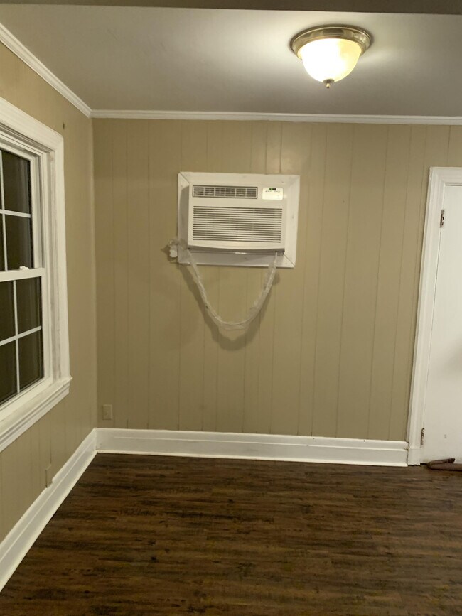 Photo - 233 Dampeer St