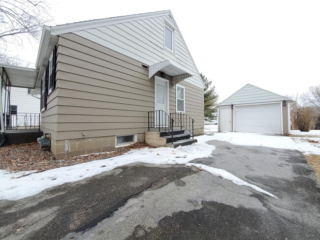 Photo - 1829 1st St SW