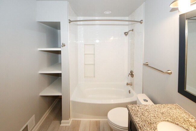 Photo - Central Located Aspen Woods Entry