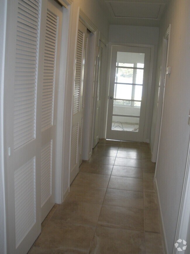 Building Photo - Lake Conway! Lakefront 3/2 W/Over 1950 Sq ... Rental