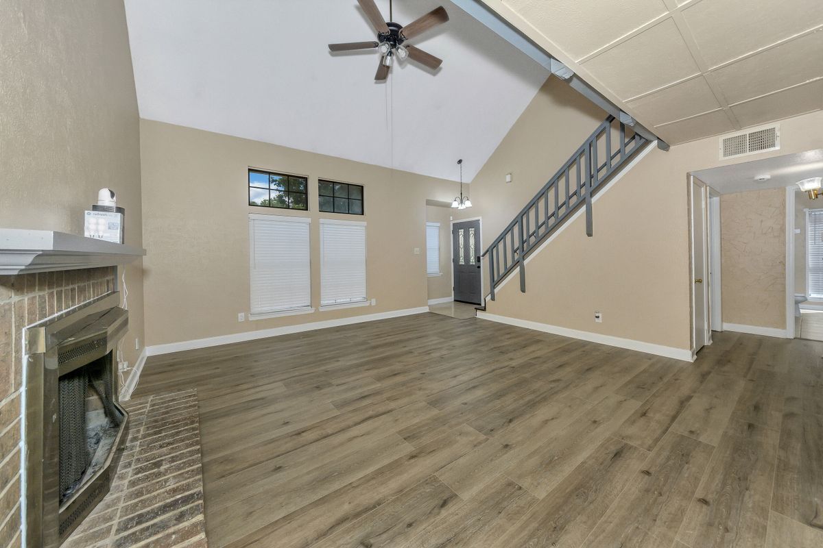 Photo - 6832 Younger Dr