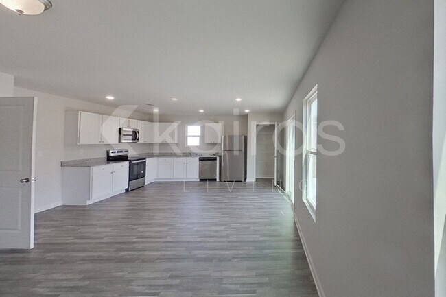 Photo - 111 Maple Dr