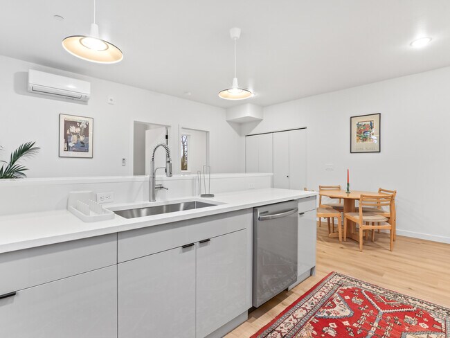 Photo - 485 NE Jessup St