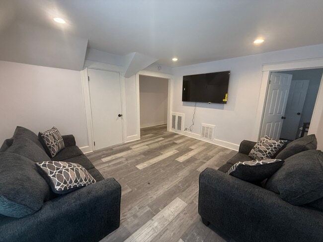Building Photo - 9 Mather St Unit 3