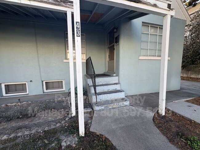 Photo - 39-43 W 880 N