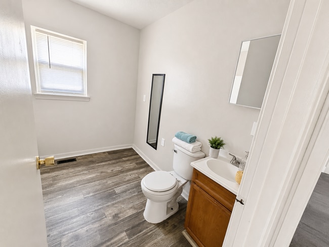 Photo - 2615 Collier St