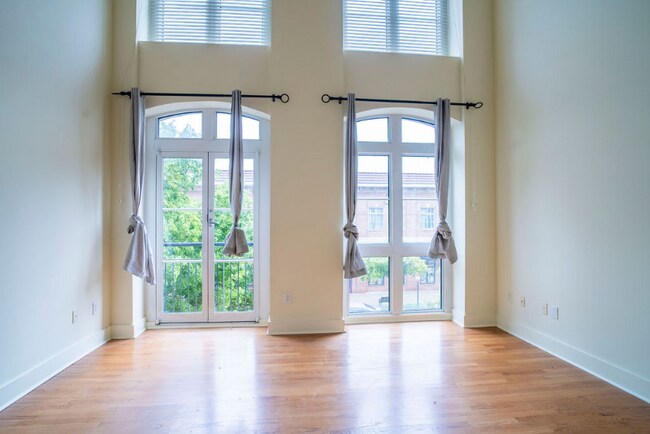 Photo - 1245 Caroline St NE