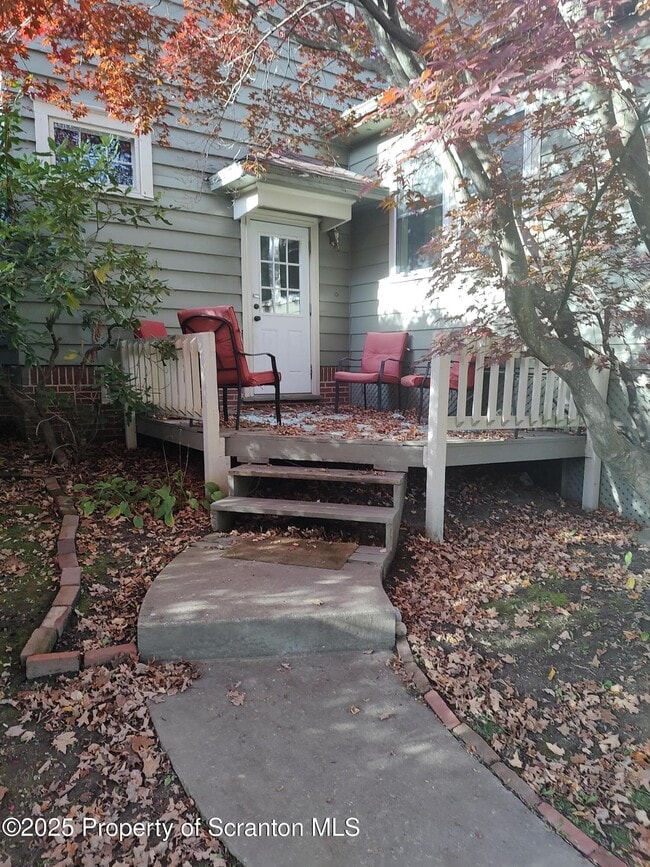 Photo - 215 Grove St