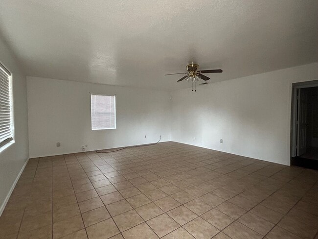 Photo - 2105 W Juniper St