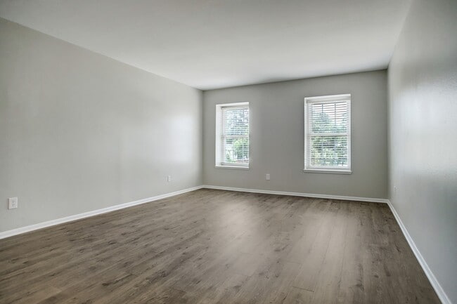 Photo - 353 N Post Oak Ln Unidad True