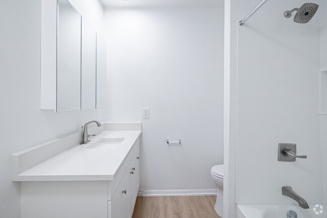 2BR, 2BA - 1075SF - Primary Bathroom - Diplomat Apartments