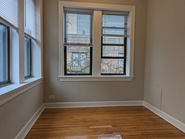 Photo - 3731 N Pine Grove Ave Unit 3728-E1