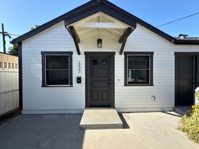 Building Photo - 329-335 E. Palmyra Ave. Orange, CA 92866 Unit 333 E. Palmyra Avenue