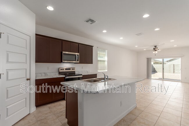 Photo - 38210 W Excussare Wy Casa