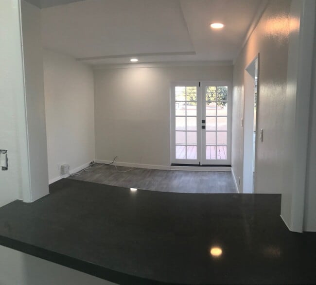 Photo - 3759 Lewis Ave