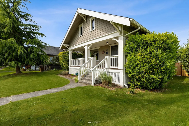 Beautiful, Spacious Tacoma Home! Apply today! - Beautiful, Spacious Tacoma Home! Apply today!