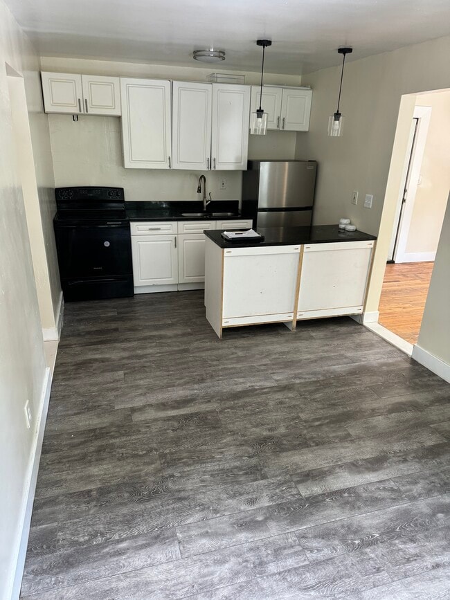 Building Photo - 32 Starr Ave Unit 2FL
