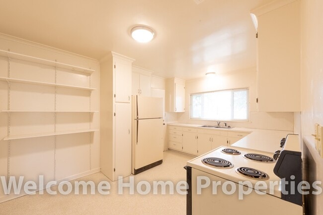 Building Photo - 36 NE Ash Ave Unit 36 Ash A