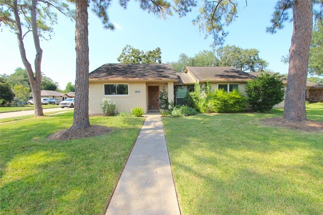 Photo - 1803 Oaklawn St