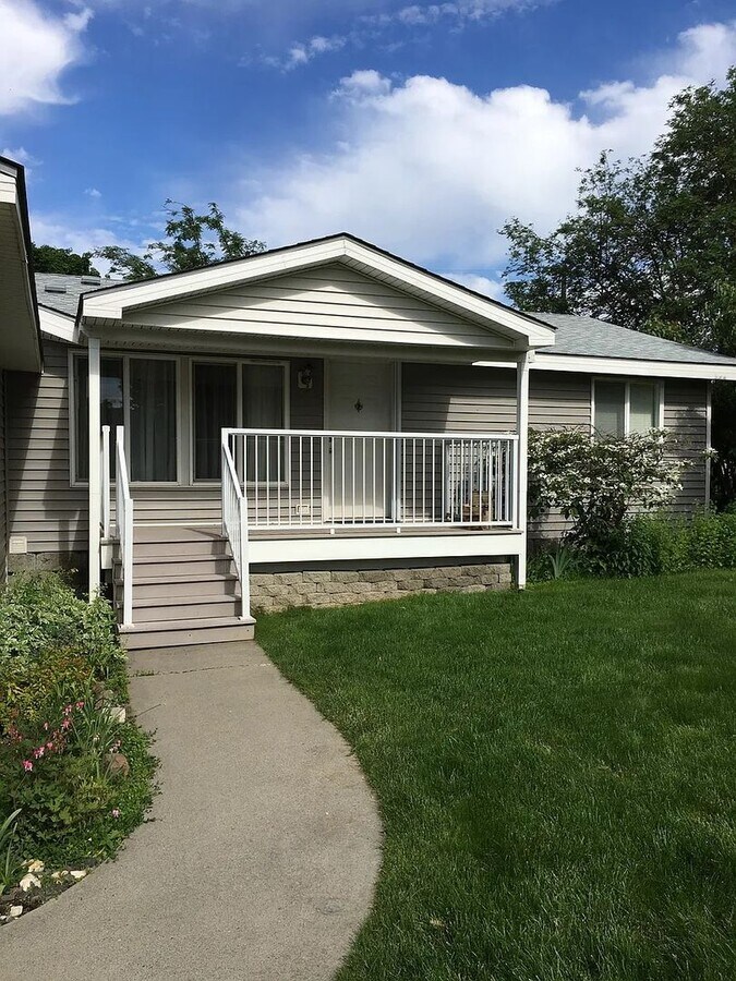 Available Soon!! 3bed/2bath in heart of Me... - Available Soon!! 3bed/2bath in heart of Me... House