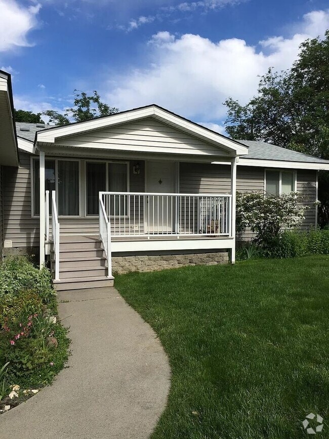 Building Photo - Available Soon!! 3bed/2bath in heart of Me... Rental