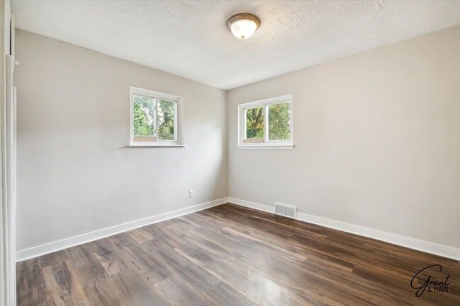 Photo - 15470/15472 Greenfield - Vibe Real Estate ... Unit 15472 Greenfield, Upper