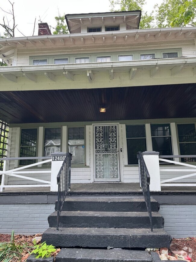 Building Photo - Section 8 Welcomed! Charming 3-bedroom hom... Rental