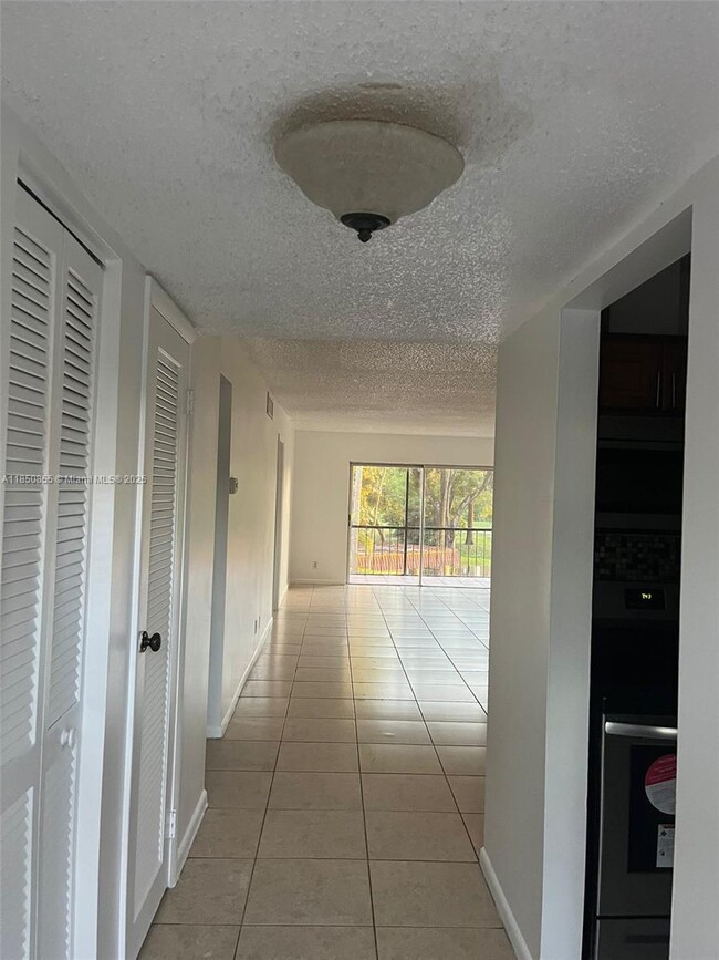 Building Photo - 6361 N Falls Cir Dr Unit 211 Rental
