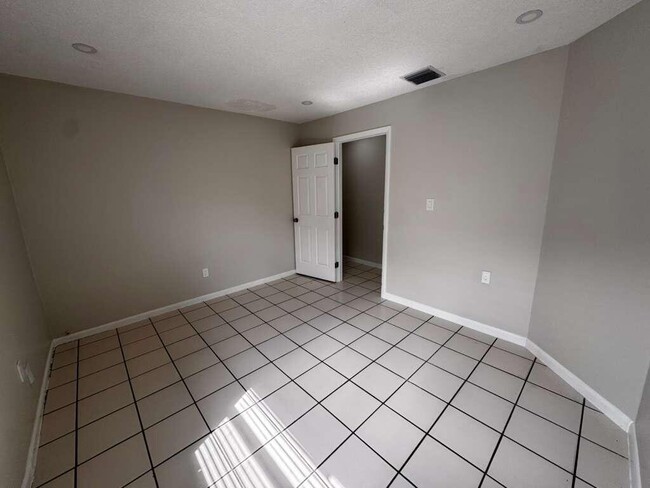 Photo - 933 SW 16th Pl