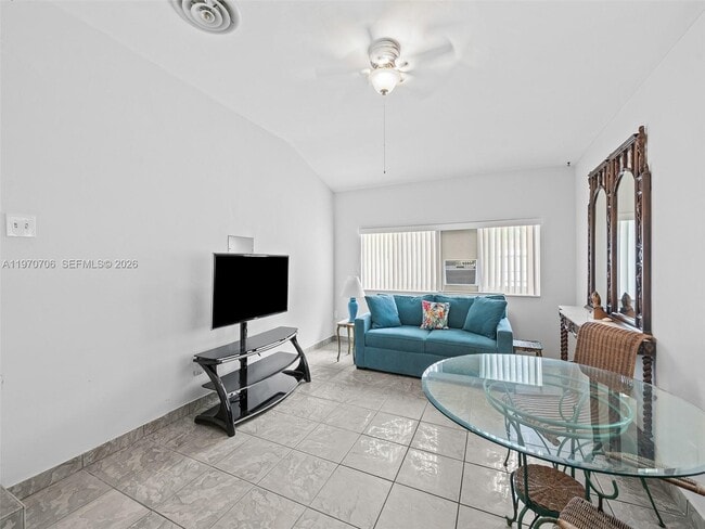 Photo - 926 Hollywood Blvd Unit 1