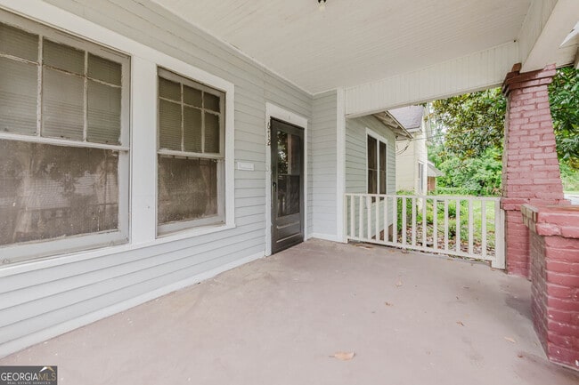 Photo - 672 Bowden St