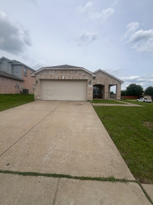 Building Photo - This beautiful Corner lot home ! 4 bedroom...