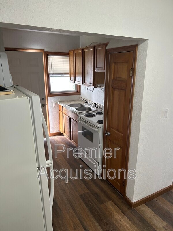 Photo - 208 E Bland St