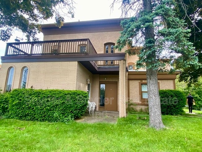 Building Photo - 777 W Market St