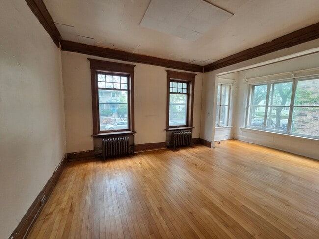 Building Photo - 2402 E Webster Pl Unit 1F