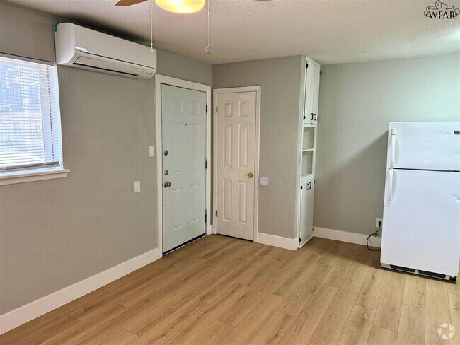 Building Photo - 1710 10th St Rental