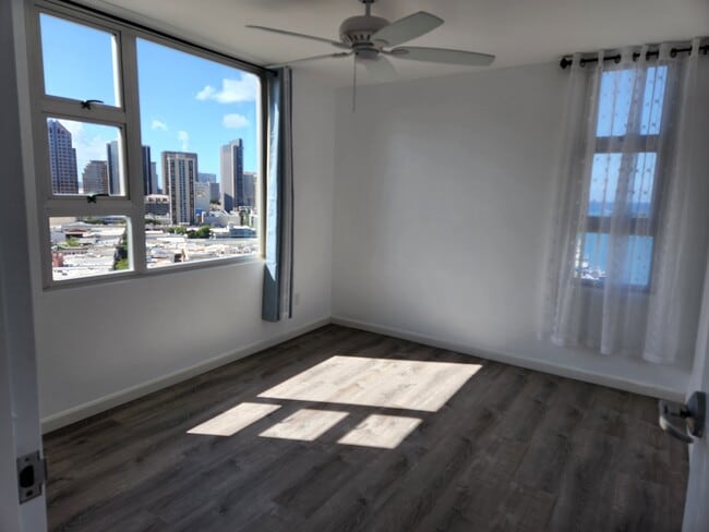 Master bedroom - 215 N King St Unit 2101