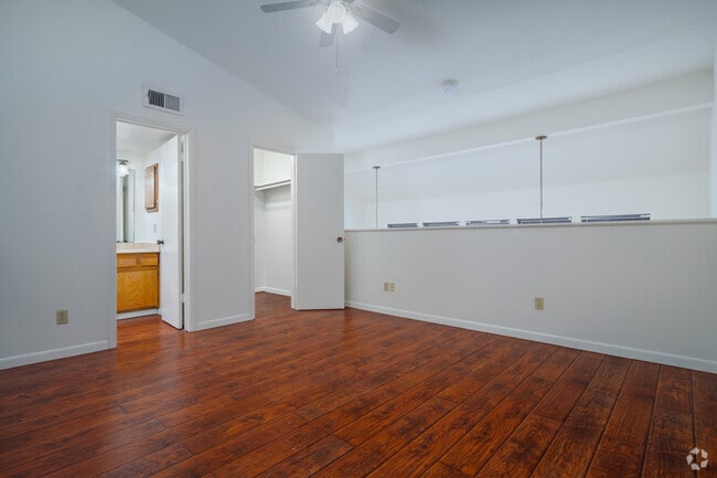1BR, 1BA -900SF Bedroom