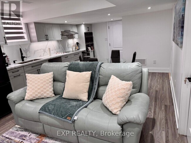 Photo - 1749 Finley Cres