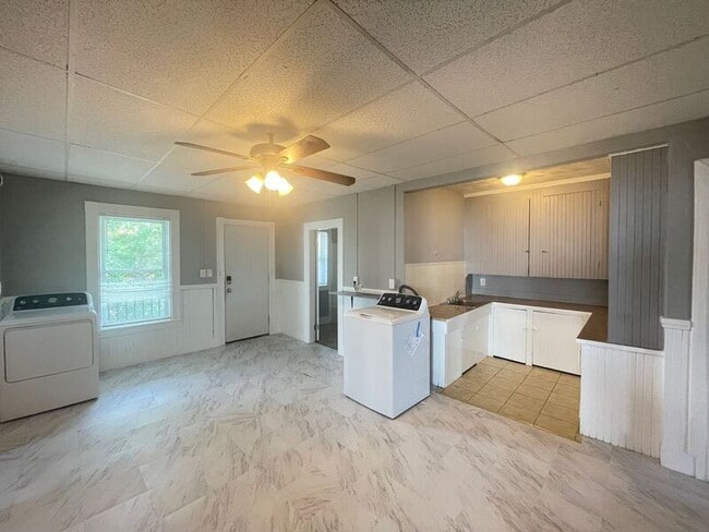 Building Photo - 551 Somerville St Unit 3rd Floor Rental