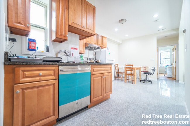 Photo - 184 Northampton St Unit 4
