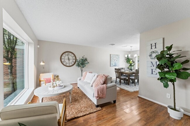 Photo - 630 Hawthorn Pl