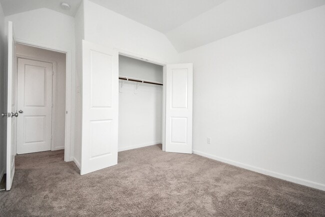 Photo - 15822 Kinlough Dr