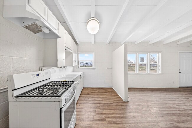 11393 Lee Ave