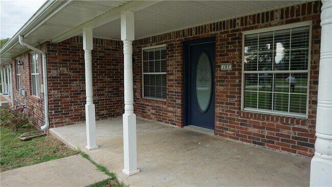 Photo - 107 N Elm Springs Rd